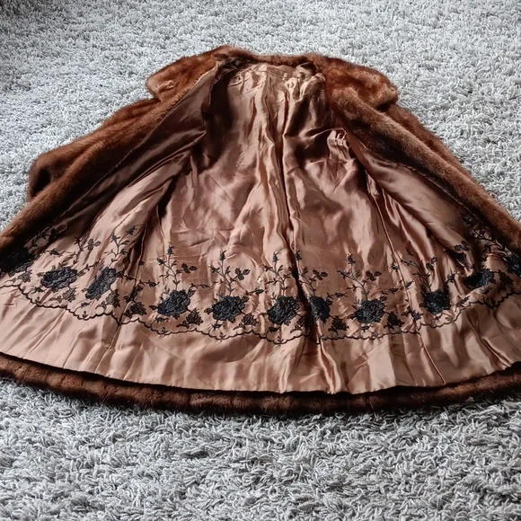 Elegant Vintage Mink  Brown Fur Coat - Picture 3 of 5